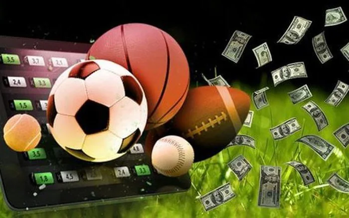 Suasana pertandingan sepak bola dari sisi lapangan